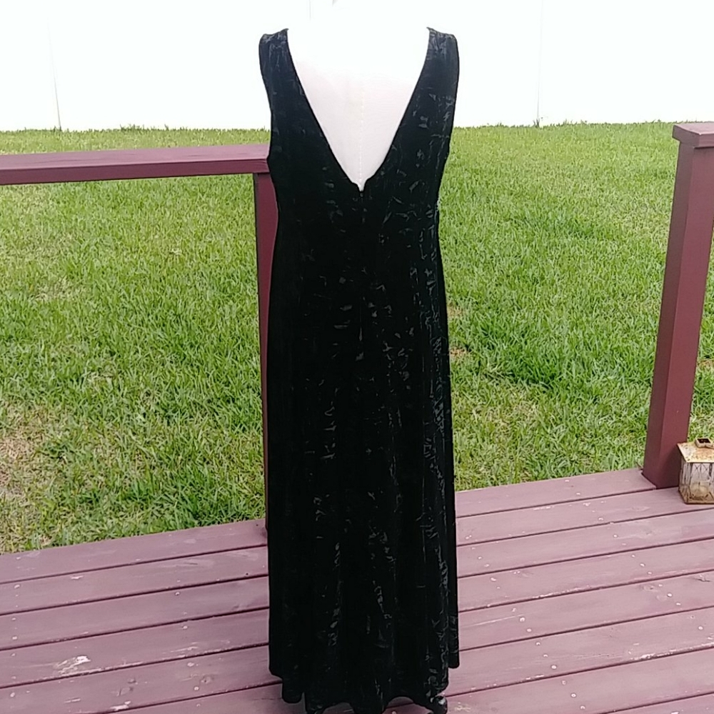 Addition Elle Dress. - Picture 3 of 8